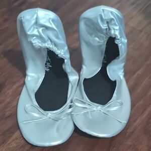 Silver Foldable Flats with Elastic Edge and Bows‎